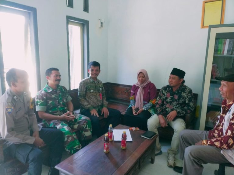 Perkuat Sinergi, Babinsa Tamanayu Komsos Bersama Stakeholder