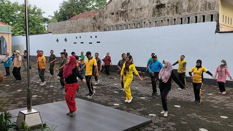TNI Koramil Kedungjajang, Jalin Harmoni dan Kekompakan Melalui Senam Bersama