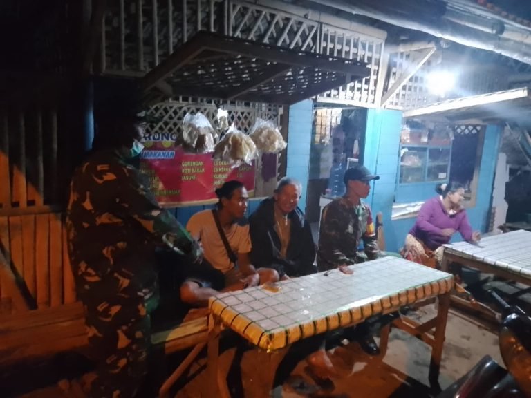 Wujudkan Kamtibmas Wilayah, Babinsa Bedayu Talang Giatkan Sambang Poskamling