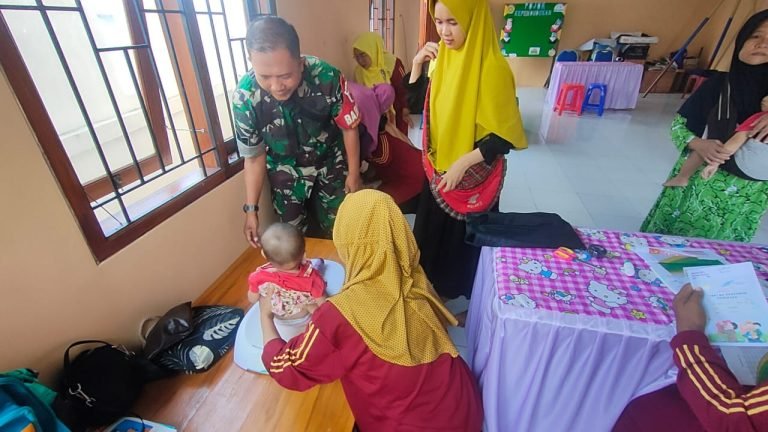 PeduliKehatan Warga, Babinsa Tekung Giatkan Pendampingan, Monitoring Posyandu diWilayah Binaan