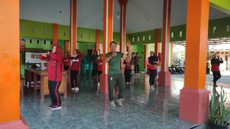 Jalin Silaturahmi, Babinsa Babakan Hadiri Senam Bersama Kader PKK Desa