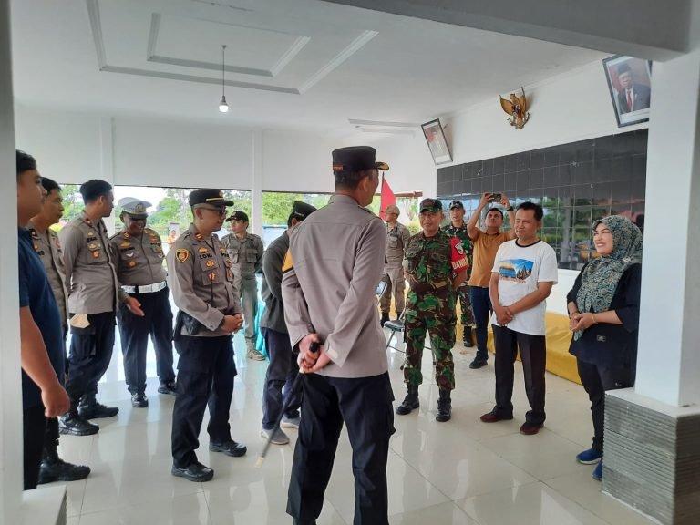 Danramil 0821/03, Bersama Forkopimcam Senduro, Terima Kunjungan Kapolres Lumajang di PPK Senduro