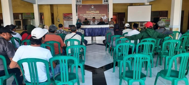 Danramil 0821/06 Beserta Anggota, Laksanakan Pengamanan Rekapitulasi Pemilu 2024 di PPK Ranuyoso