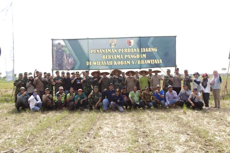 Dandim Lumajang : Melalui Penanaman Jagung Perdana Bangkitkan Ketahanan Pangan