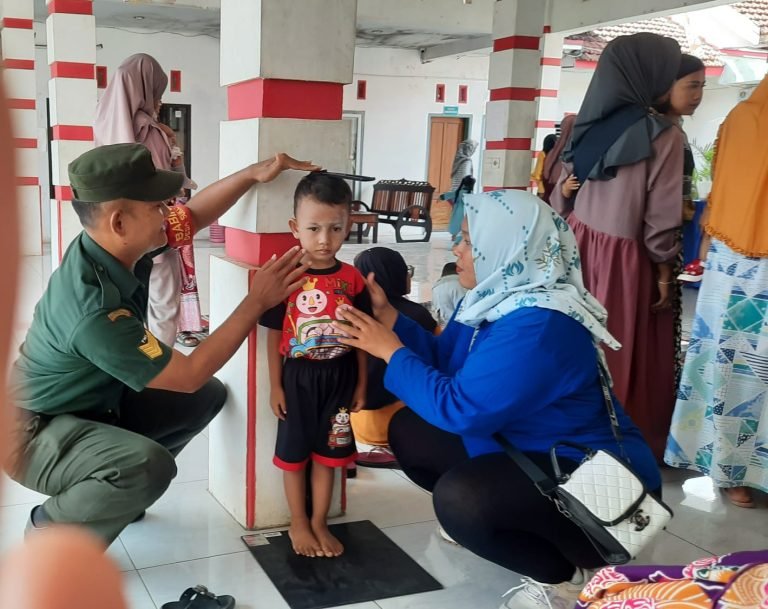 Monitoring Tumbuh Kembang Anak Balita, Babinsa Sukosari Giatkan Pendampingan Posyandu