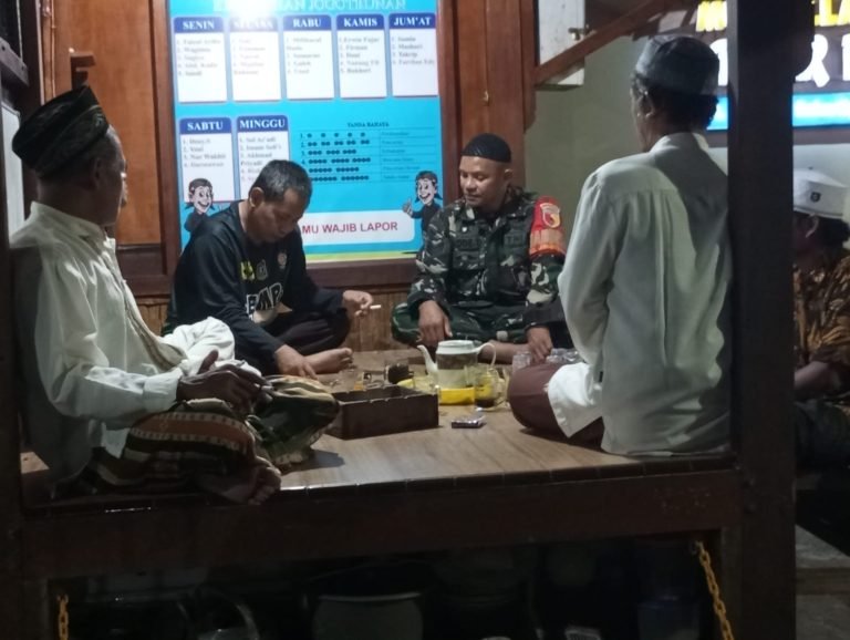 Ciptakan Bulan Ramadhan Yang Aman, Babinsa Jogotrunan Giatkan Patroli Wilayah