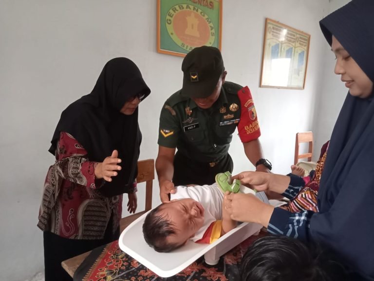 Babinsa Klanting Berikan Motivasi Warga Binaan, Untuk Memanfaatkan Posyandu
