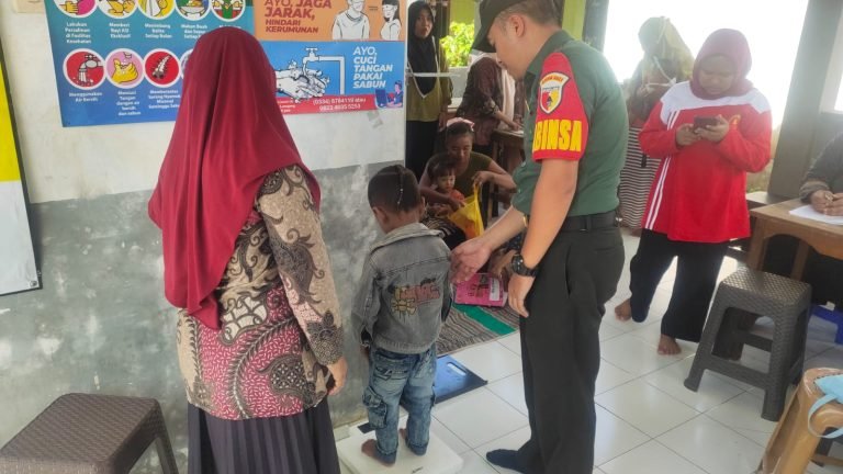 Babinsa Sarikemuning Gencarkan Pendampingan Posyandu untuk Kesehatan Balita