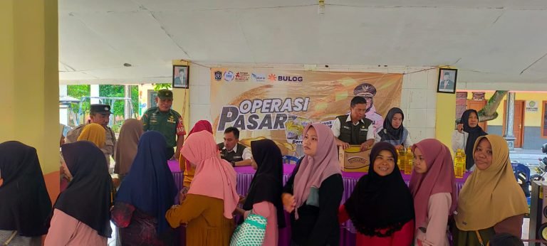 Tekan Inflasi di Bulan Ramadhan, Kodim 0821/Lumajang Bersama Dinas Terkait Gelar Operasi Pasar
