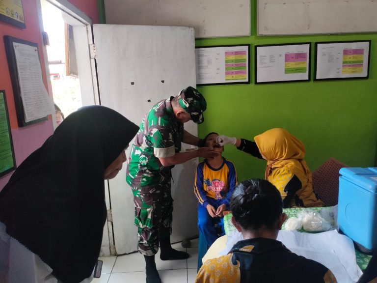 Babinsa Bulurejo Bersinergi dengan Bidan Desa, Galang Kesehatan Anak Balita melalui Sub Pin Polio