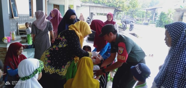 Babinsa Selokbesuki Ikut Berperan dalam Kegiatan Posyandu: Masyarakat Diajak Untuk Rutin Pantau Kesehatan Balita