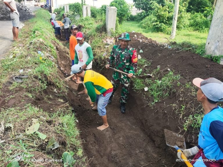 Pembangunan Drainase di Desa Karanganyar Dimulai dengan Kerja Bakti TNI dan Warga