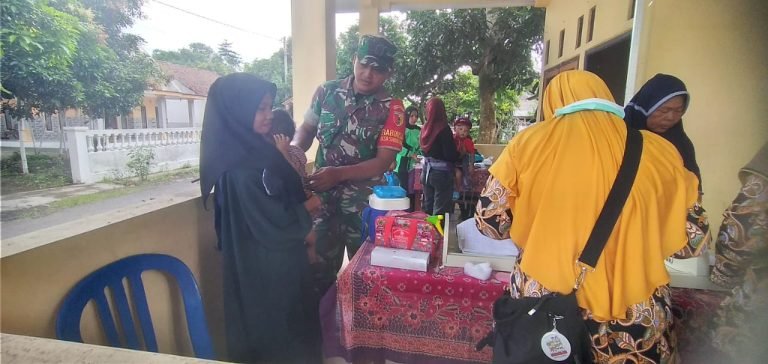 TingkatkanKesehatan Masyarakat, Babinsa Sumberanyar Dorong Warga Untuk Manfaatan Posyandu