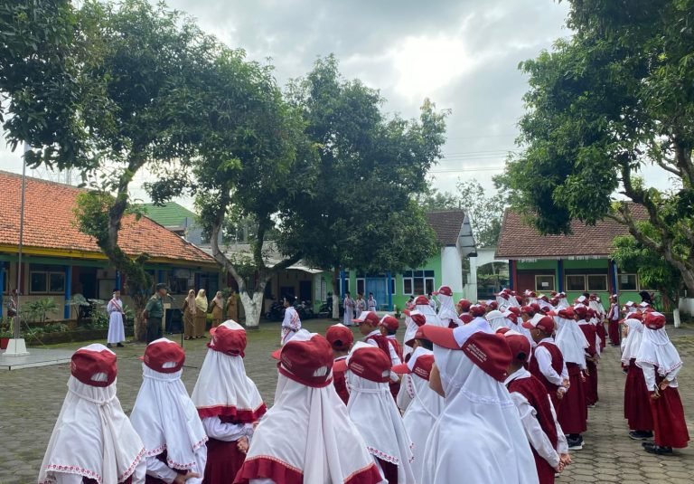 Begini Pesan Peltu Cahyo Purnomo Wicaksono, Saat Menjadi Irup Upacara di SDN 01 Kedungjajang