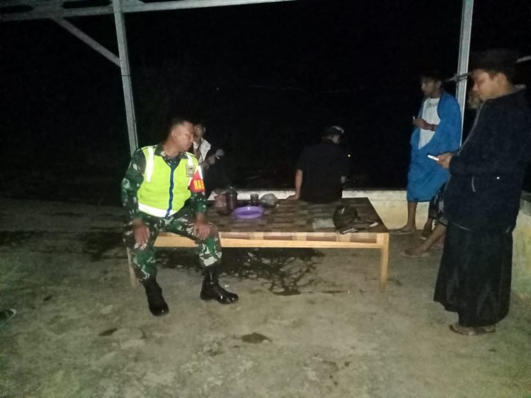 BabinsaWonocepikoayu Giat Patroli Malam: Masyarakat Dapatkan Imbauan TingkatkanKeamanan Lingkungan