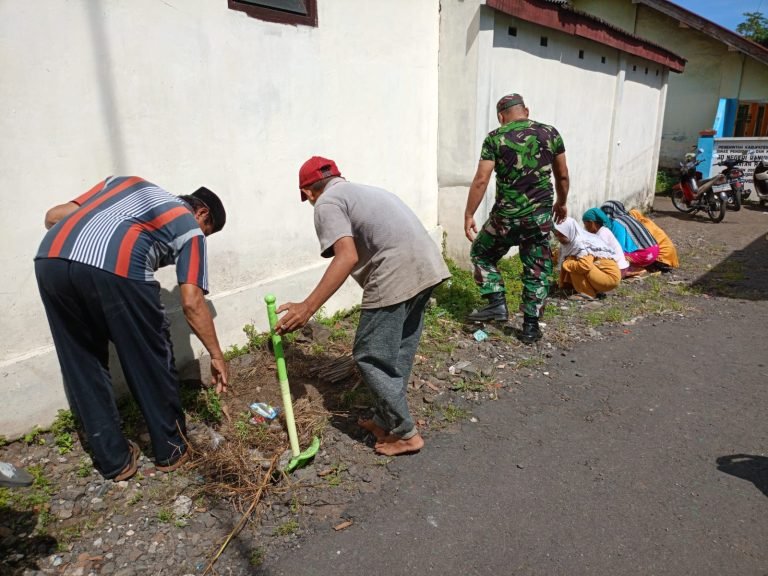 Babinsa Ranuyoso Bersama Warga Satukan Langkah dalam Kegiatan Jumat Bersih, Memperindah Lingkungan dan Membangun Solidaritas