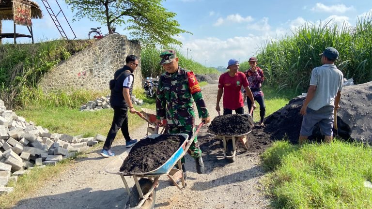 Kolaborasi Babinsa Kaliboto Lor dan Warga: Transformasi Jalan Dusun Genitri Lor Menjadi Ramah Lingkungan dengan Paving Block