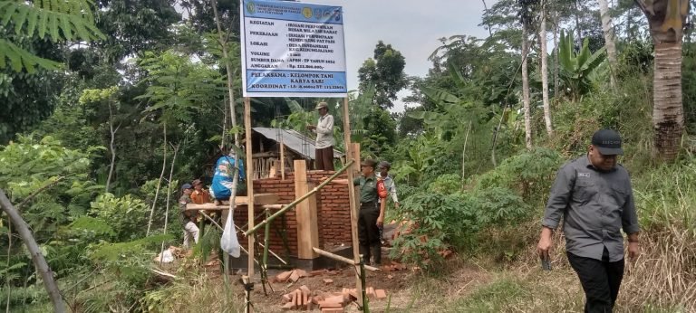 Dukung Peningkatan Pertanian, Danposramil Kedungjajang Mendampingi Pengecekan Pembangunan Pompanisasi Pengairan di Dusun Mrutu