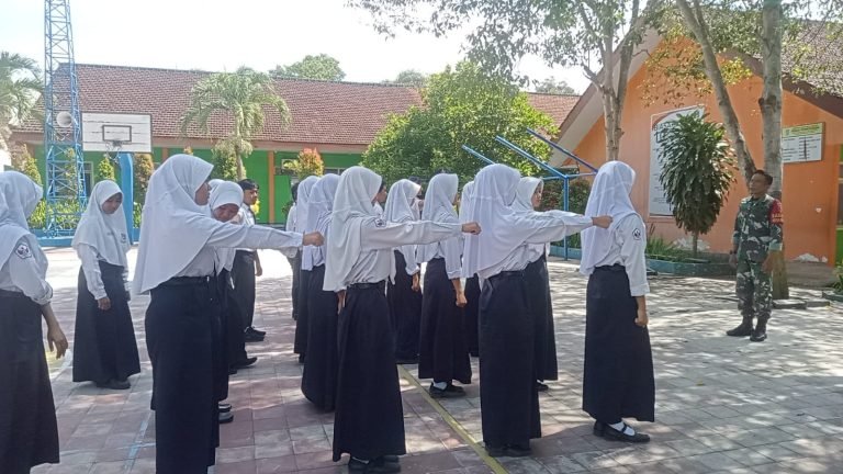 Inovasi Babinsa Karanglo dalam Mendidik Anggota OSIS: Menguatkan Jiwa Kesetiakawanan Melalui PBB