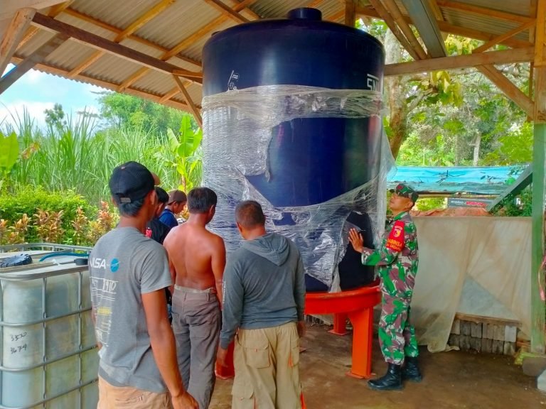 Babinsa Dadapan, Laksanakan Pendampingan Distribusi Tandon Air di Dusun Karang Sejati
