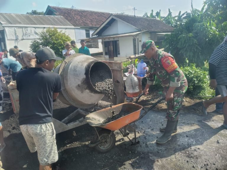 Kerja Bakti Babinsa Bersama Warga Jatiroto, Kolaborasi Membangun Infrastruktur Desa