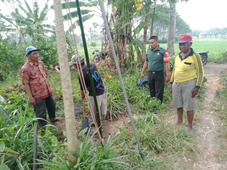 Pendampingan Pembangunan Sumur Bor, Babinsa Nogosari Dukung Pengairan Poktan Sidodadi