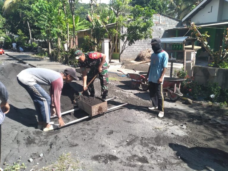 Kerja Bakti Perbaikan Jalan Tegalrejo, Wujud Kepedulian dan Dukungan Program Pemerintah Desa Kerja Bakti Perbaikan Jalan Tegalrejo, Wujud Kepedulian dan Dukungan Program Pemerintah Desa