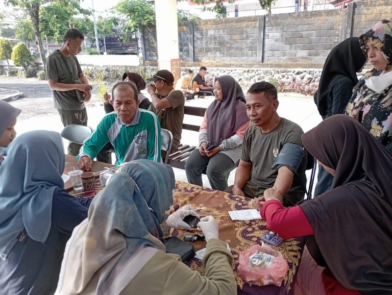 Pemeriksaan Kesehatan Gratis di Kecamatan Kedungjajang, Edukasi dan Partisipasi Masyarakat
