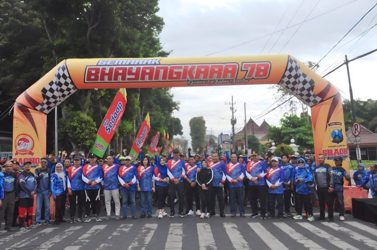 Dandim Lumajang : Kebersamaan di Gowes dan Jalan Santai HUT Bhayangkara Ciptakan Lumajang Harmonis
