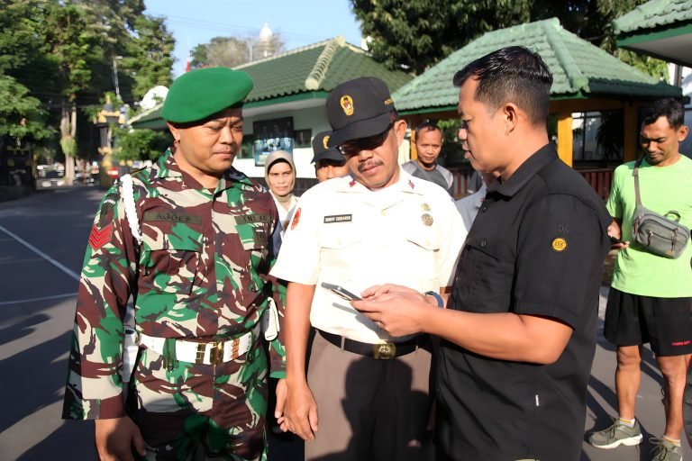 Kodim Lumajang Tindak Tegas Judi Online, Inspeksi Handphone Prajurit dan PNS Dilakukan