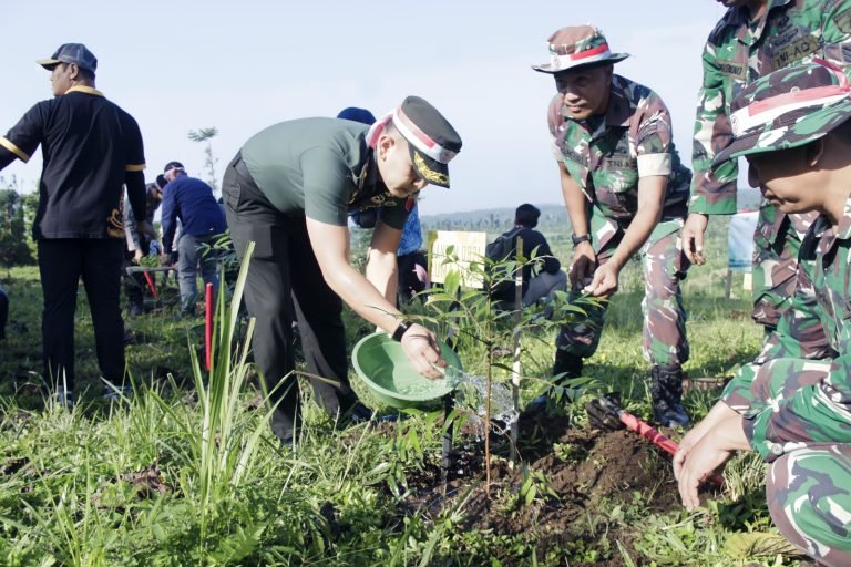 Peringati Hari Bhayangkara ke-78, Kodim Lumajang Laksanakan Penanaman Pohon untuk Pelestarian Alam dan Ketahan Pangan