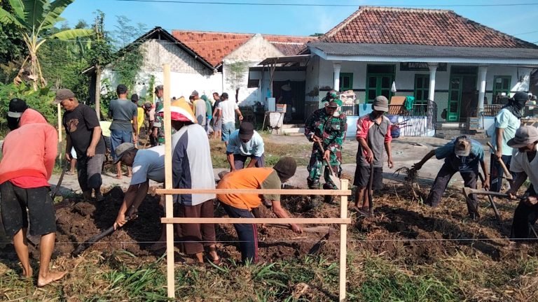 Wujud Binter, Koramil Rowokangkung Berpartisipasi dalam Pembangunan Masjid Baitun Najah