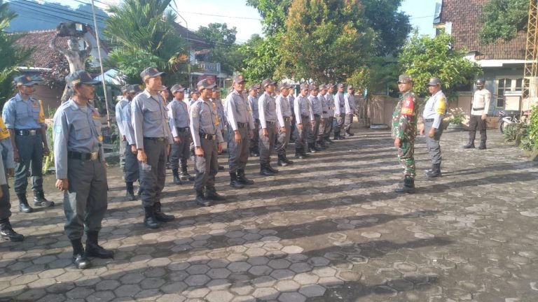 Danramil Tempursari Hadiri Kegiatan Pelatihan Linmas: Upaya Meningkatkan Kapasitas Keamanan Desa