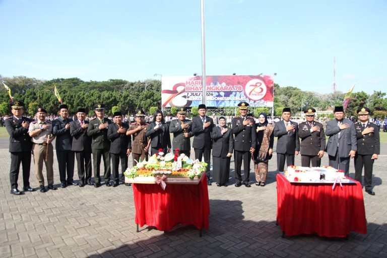 Dandim Lumajang Bersama Jajaran Forkopimda Hadiri Upacara HUT Bhayangkara Ke 78