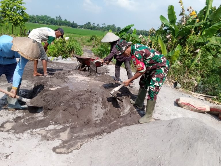 Peran Aktif Babinsa Sumbersari dalam MeningkatkanIrigasi Pertanian di Poktan Sudi Makmur