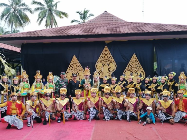 Beri RasaAman, Babinsa Pagowan Turut Berpartisipasi Amankan Kirap Jolen
