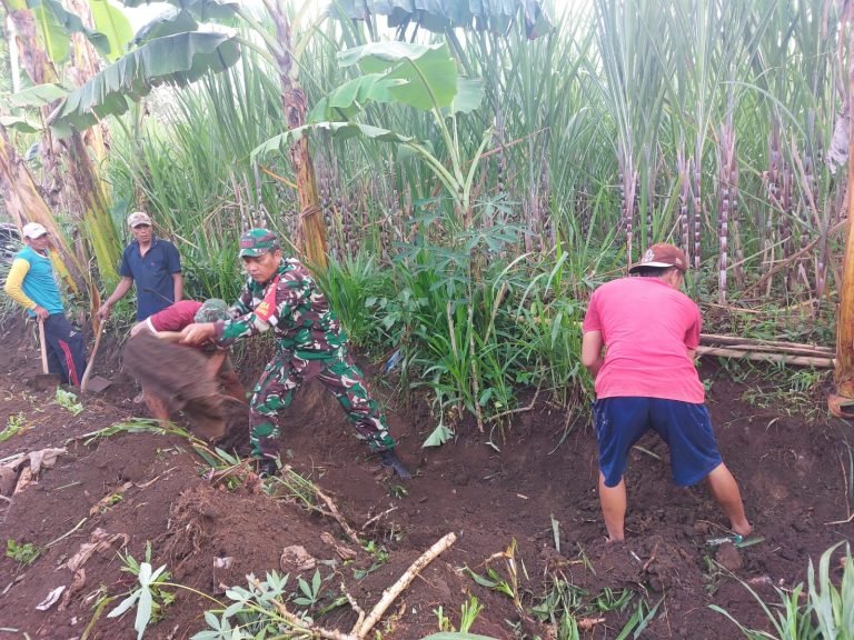 Kegiatan Kerja Bakti Pelebaran Jalan di Kedawung: Upaya Meningkatkan Aksesibilitas dan Kebersamaan Warga