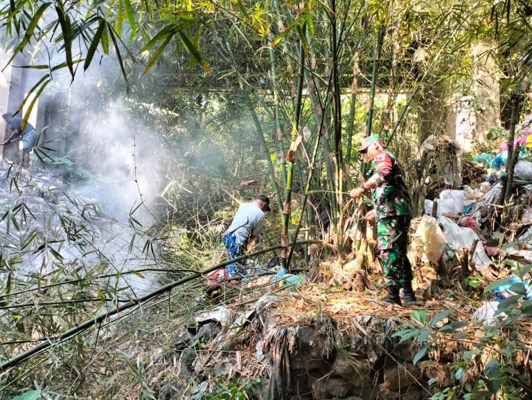 Kerja Bakti Bersih Material Sampah di Dusun Krajan: Membangun Kesadaran dan Kepedulian Lingkungan