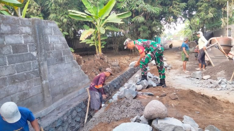 Kolaborasi Warga dan Babinsa Kebonsari, Drainase Baru untuk Antisipasi Musim Hujan