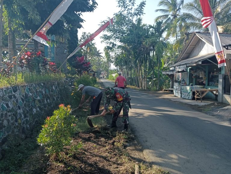 Serentak, Karya Bakti Pembersihan Jalan Desa Ranubedali Sambut HUT Kemerdekaan RI