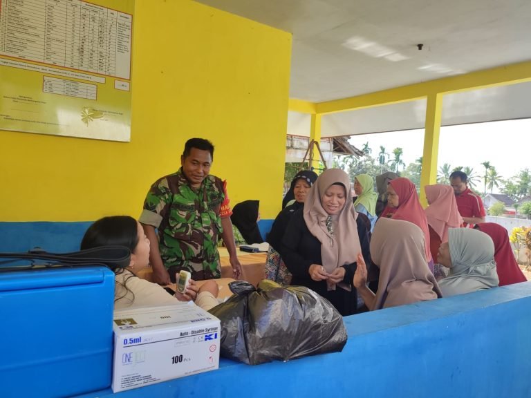 Babinsa Sukorejo Dampingi Nakes Wujudkan Pelayanan Kesehatan Optimal untuk Warga Lansia