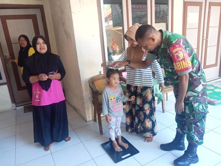 Pendampingan Babinsa Sruni dalam Kegiatan Pelayanan Posyandu: Upaya Bersama Menuju Indonesia Sehat