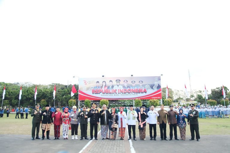 Dandim Lumajang Ikuti Upacara Penurunan Bendera HUT ke-79 RI
