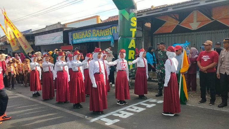 BatituudKoramil Randuagung, Hadiri Pelepasan Lomba Gerak Jalan dalam Rangka HUT ke-79Kemerdekaan RI di Kecamatan Randuagung BatituudKoramil Randuagung, Hadiri Pelepasan Lomba Gerak Jalan dalam Rangka HUT ke-79Kemerdekaan RI di Kecamatan Randuagung
