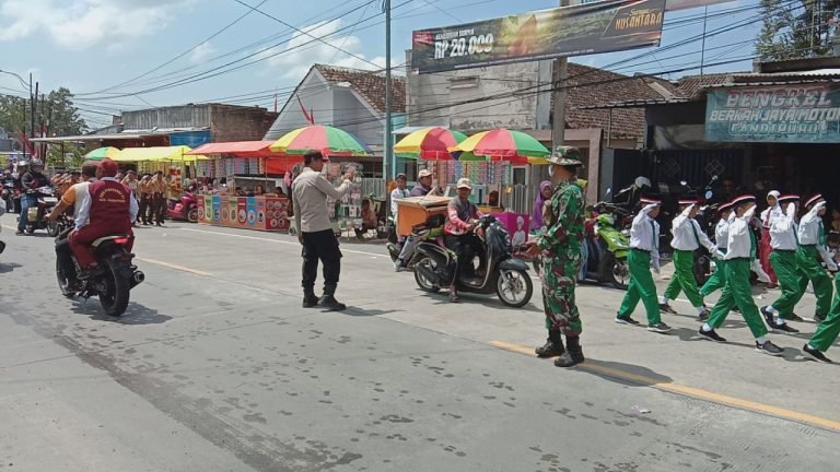 Upaya Pengamanan Lomba Gerak Jalan HUT RI ke-79 di Kecamatan Candipuro Berjalan Lancar