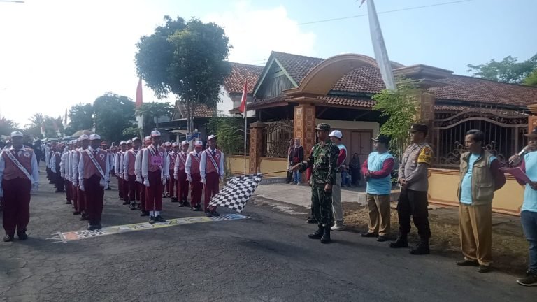 Wakili Danramil, Bati Komsos Hadiri Pelepasan Lomba Gerak Jalan Peringatan HUT Kemerdekaan di Kecamatan Kunir