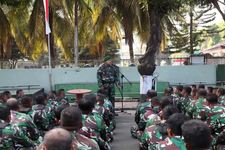 Jam Komandan, Dandim 0821/Lumajang Tekankan Netralitas TNI dalam Pilkada Serentak 2024