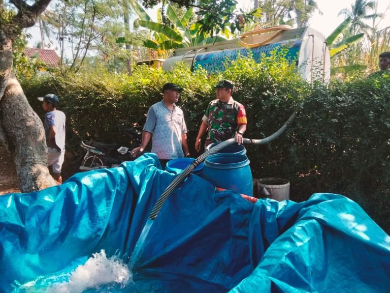 PendampinganBabinsa bersama Forkopimdes Jatisari, Pendistribusian Air Bersih untuk Warga