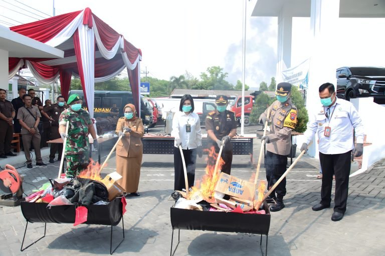 Pemusnahan Barang Bukti, Dandim Lumajang Tegaskan Komitmen TNI dalam Menjaga Keamanan