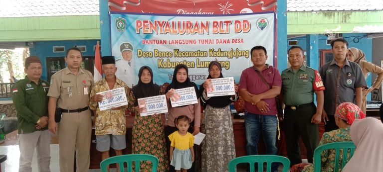 Pendampingan Babinsa Bence dalam Penyaluran BLT DD: Upaya Mewujudkan Bantuan yang Aman dan Tepat Sasaran